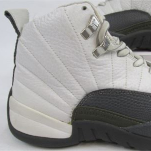 Air Jordan 12 Retro "'Flint Grey" Size: 8 - Picture 4 of 11